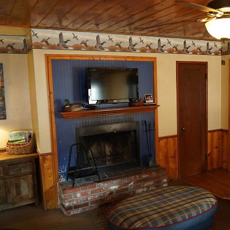 Hillcrest Suites & Cabins Биг Бэар Лейк Экстерьер фото