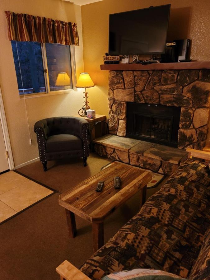 Hillcrest Suites & Cabins Биг Бэар Лейк Экстерьер фото