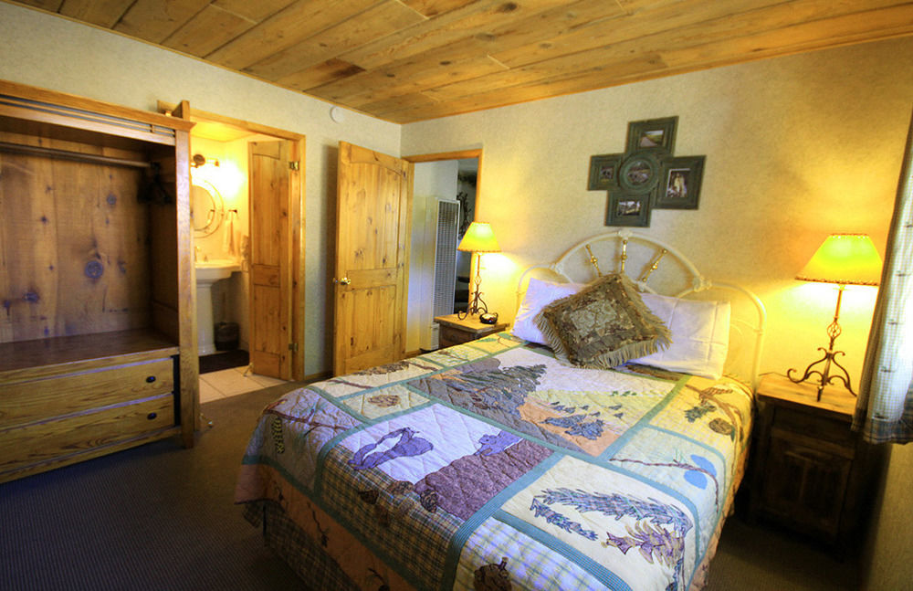 Hillcrest Suites & Cabins Биг Бэар Лейк Экстерьер фото