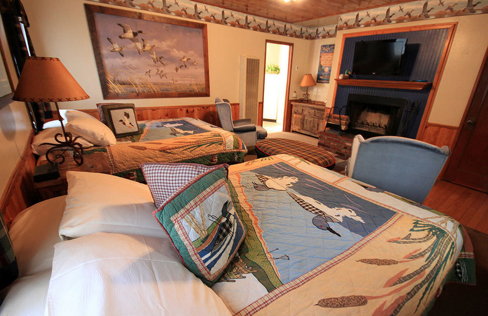Hillcrest Suites & Cabins Биг Бэар Лейк Экстерьер фото