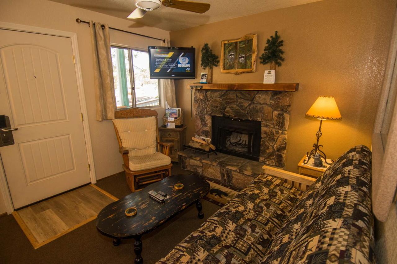 Hillcrest Suites & Cabins Биг Бэар Лейк Экстерьер фото